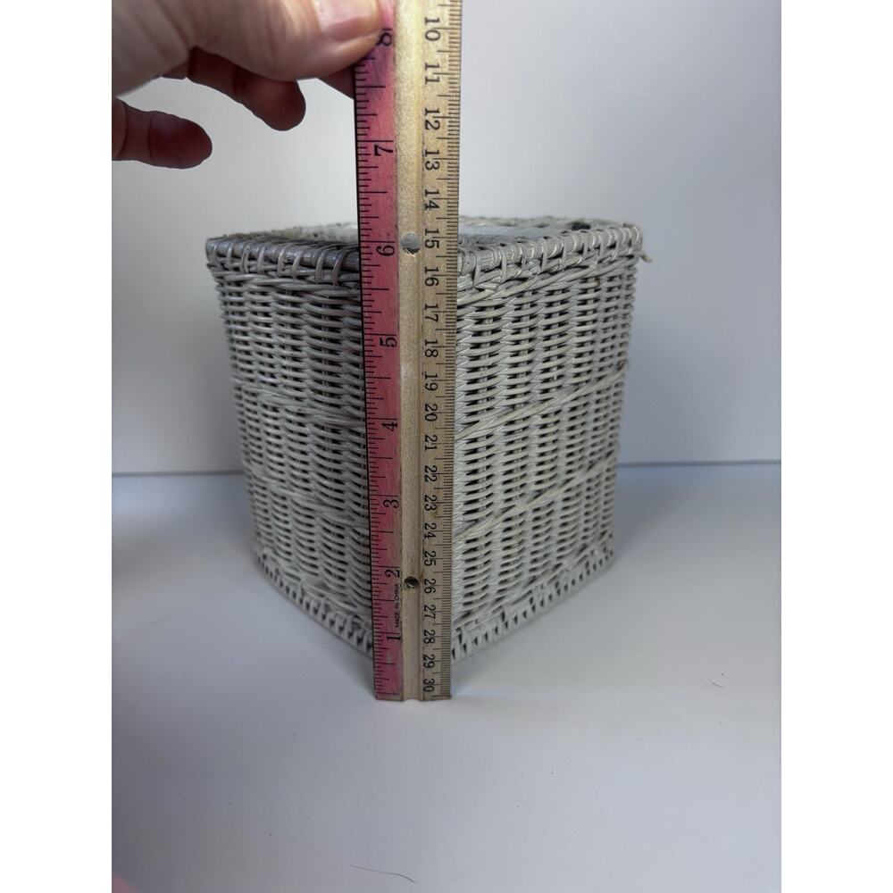 Vintage White Wicker Kleenex Box Cover MCM Shabby Chic Cottagecore - Picture 4 of 7